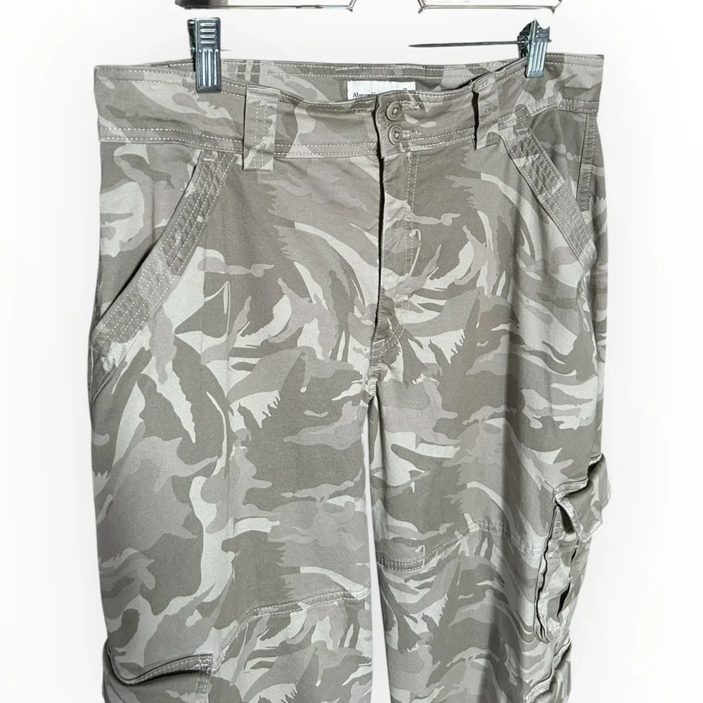 Abercrombie & Fitch Curve Love Women’s Camo Cargo Carpenter Pants Size 31 / 12R - Picture 10 of 10
